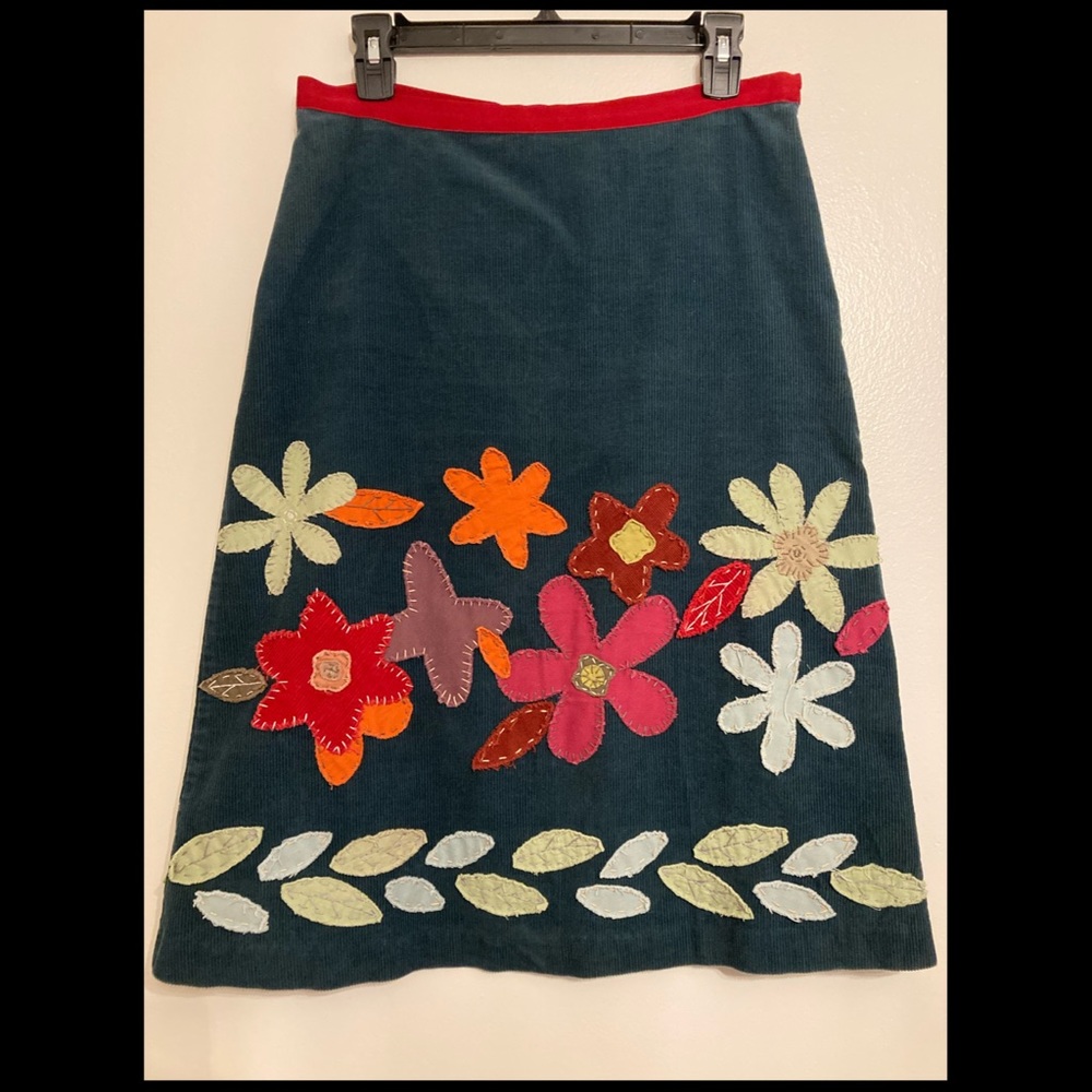 Boden Corduroy Floral Appliqué Skirt